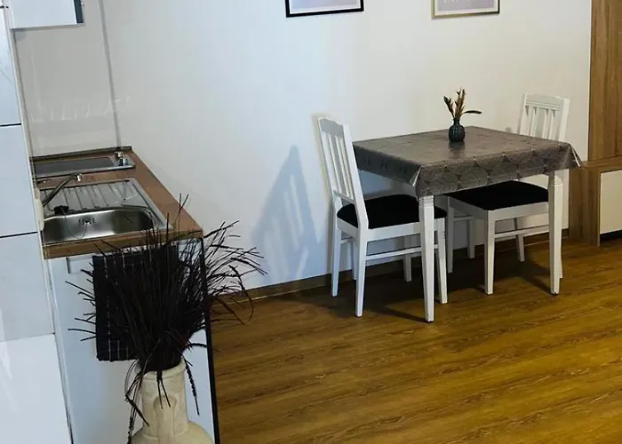 Family And Friends 5*