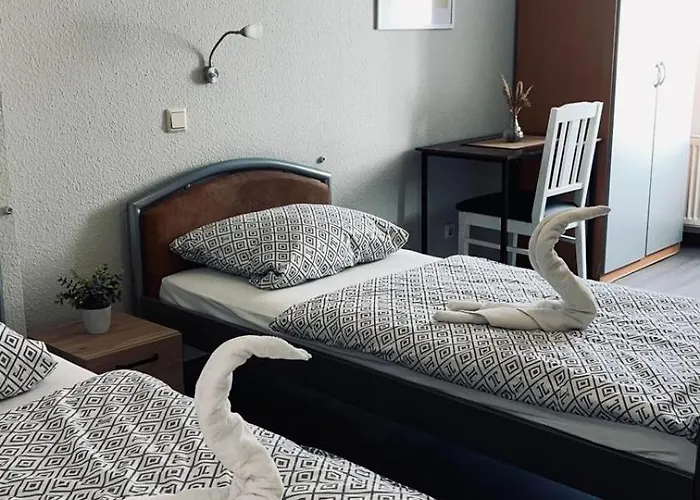 מלון Family And Friends 5*