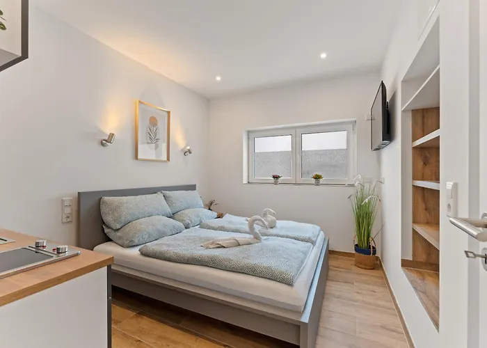 Family And Friends מלון